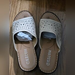 NWOB Kecom Beige Women's Sandal | Size 7